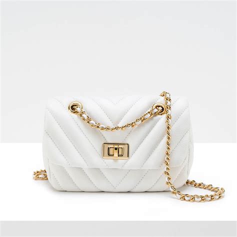 bolsa chanel branca grande|Bolsa Chanel Heart Branca Grande 2022 .